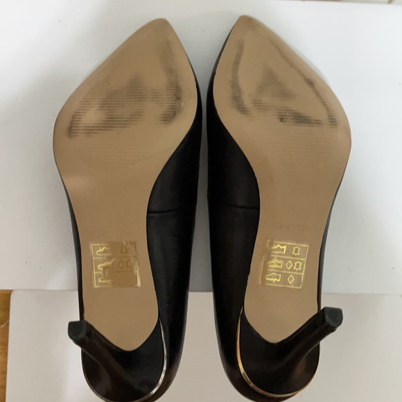Black Aldo pointy toed heels with gold detail. - Picture 2 of 4